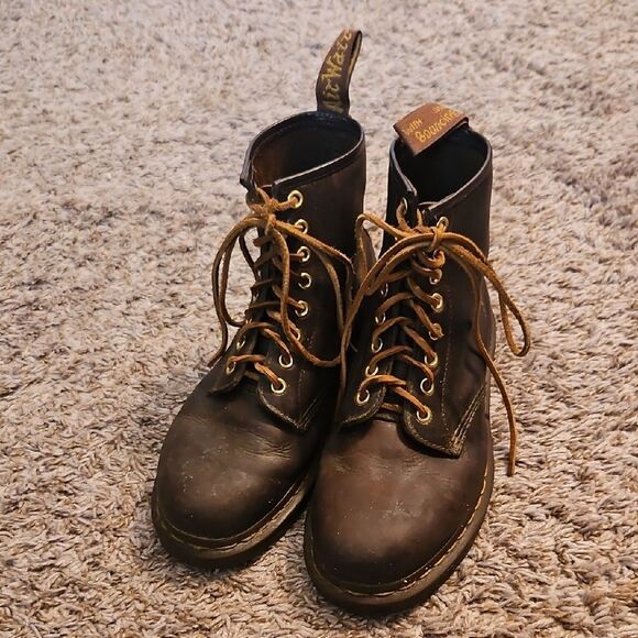 Dr. Martens Shoes - Dr Martens 1460 Brown Leather Boots Size 39 // Distressed Grunge